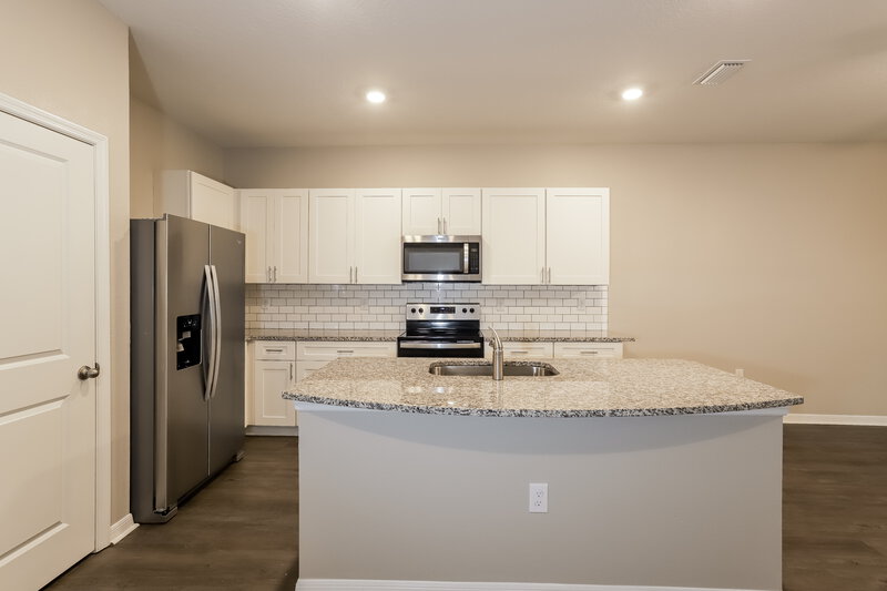 2,050/Mo, 9765 Bayard Brook Ct Gibsonton, FL 33534 Kitchen View