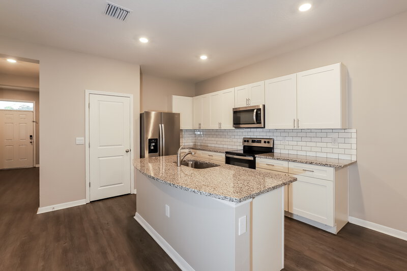2,050/Mo, 9765 Bayard Brook Ct Gibsonton, FL 33534 Kitchen View 2