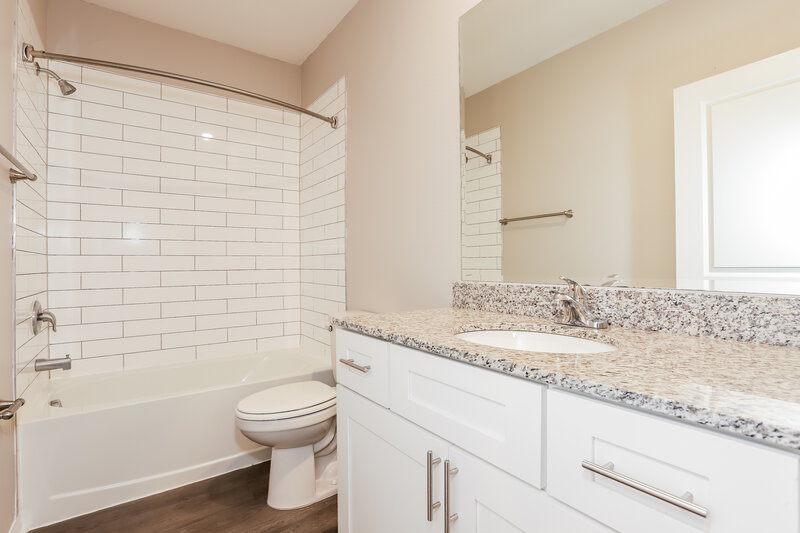 2,050/Mo, 9765 Bayard Brook Ct Gibsonton, FL 33534 Main Bathroom View