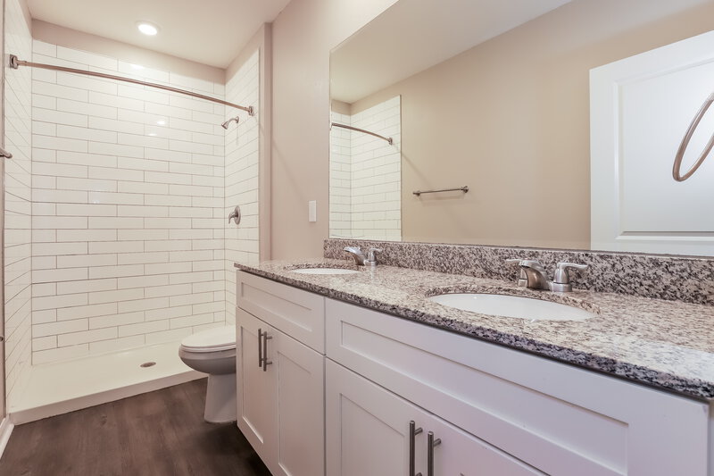 2,050/Mo, 9765 Bayard Brook Ct Gibsonton, FL 33534 Bathroom View