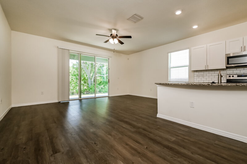 2,280/Mo, 9781 Bayard Brook Ct Gibsonton, FL 33534 Living Room View
