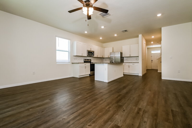 2,280/Mo, 9781 Bayard Brook Ct Gibsonton, FL 33534 Living Room View 2