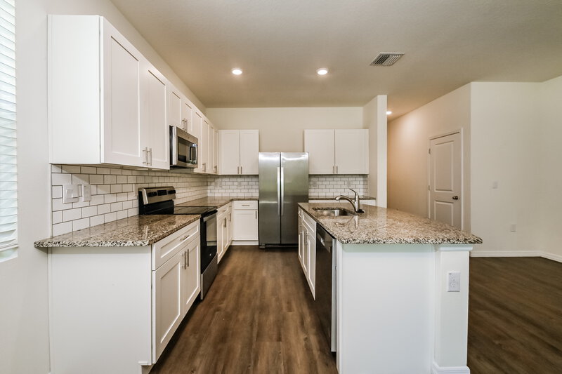 2,280/Mo, 9781 Bayard Brook Ct Gibsonton, FL 33534 Kitchen View