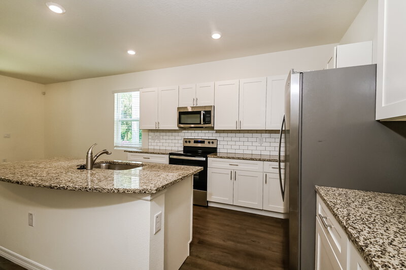 2,280/Mo, 9781 Bayard Brook Ct Gibsonton, FL 33534 Kitchen View 2