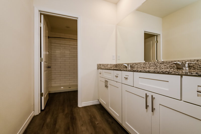 2,280/Mo, 9781 Bayard Brook Ct Gibsonton, FL 33534 Bathroom View