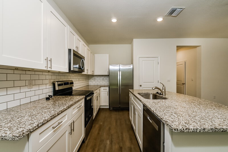 2,050/Mo, 9783 Bayard Brook Ct Gibsonton, FL 33534 Kitchen View