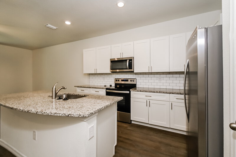 2,050/Mo, 9783 Bayard Brook Ct Gibsonton, FL 33534 Kitchen View 2