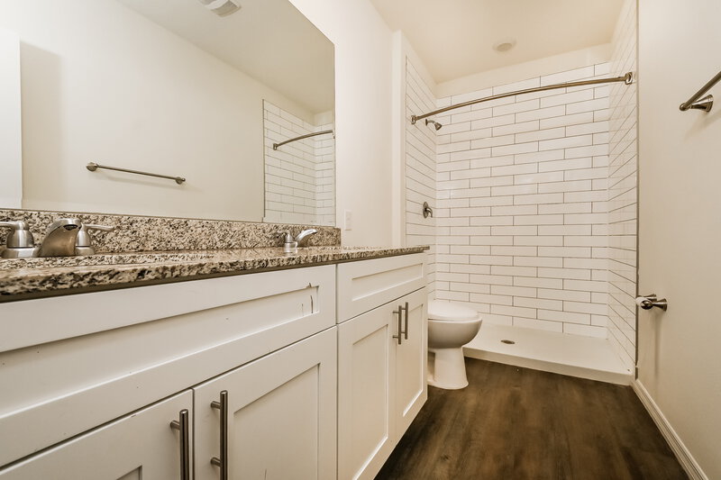 2,050/Mo, 9783 Bayard Brook Ct Gibsonton, FL 33534 Main Bathroom View