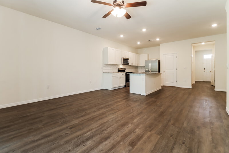 2,180/Mo, 12714 Rustic Cedar Pl Gibsonton, FL 33534 Living Room View 2