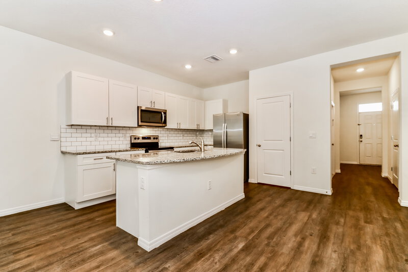 2,180/Mo, 12714 Rustic Cedar Pl Gibsonton, FL 33534 Kitchen View