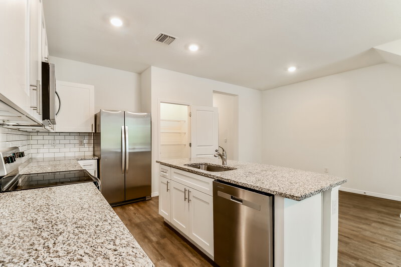 2,180/Mo, 12714 Rustic Cedar Pl Gibsonton, FL 33534 Kitchen View 2