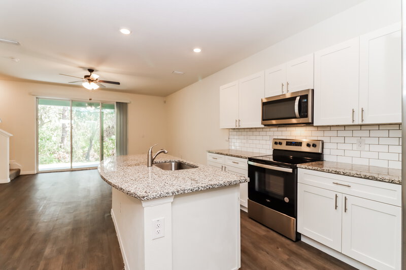 2,180/Mo, 12714 Rustic Cedar Pl Gibsonton, FL 33534 Kitchen View 3