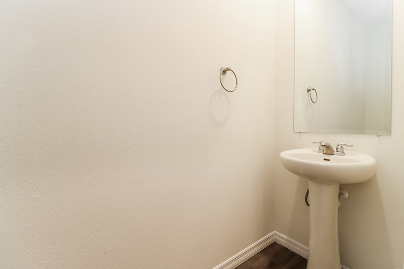 2,180/Mo, 12714 Rustic Cedar Pl Gibsonton, FL 33534 Bathroom View 2