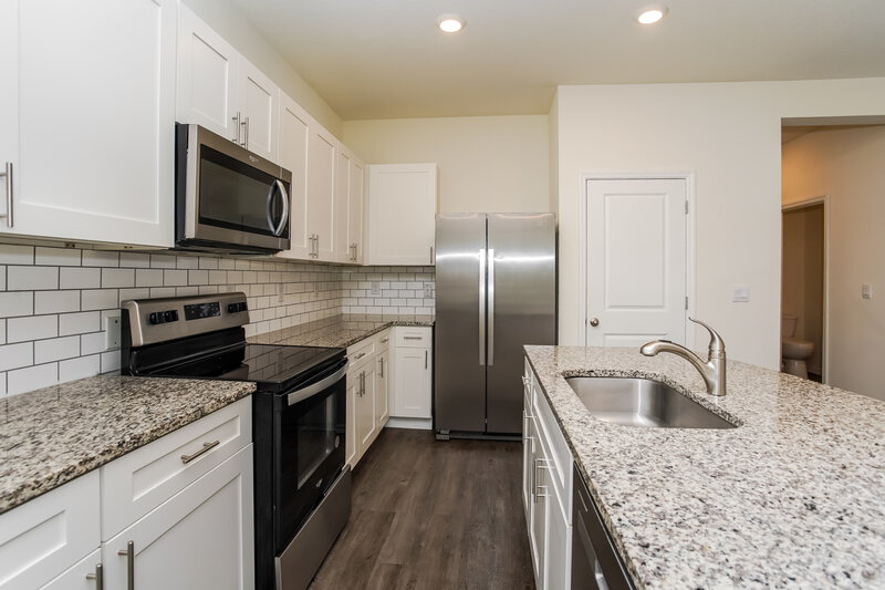 2,180/Mo, 12718 Rustic Cedar Pl Gibsonton, FL 33534 Kitchen View 2