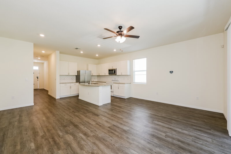 2,370/Mo, 12750 Rustic Cedar Pl Gibsonton, FL 33534 Living Room View 2