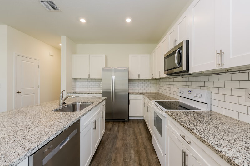 2,370/Mo, 12750 Rustic Cedar Pl Gibsonton, FL 33534 Kitchen View 2