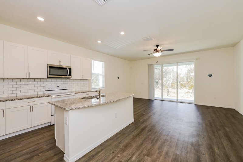 2,370/Mo, 12750 Rustic Cedar Pl Gibsonton, FL 33534 Kitchen View 3