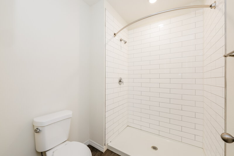 2,370/Mo, 12750 Rustic Cedar Pl Gibsonton, FL 33534 Bathroom View