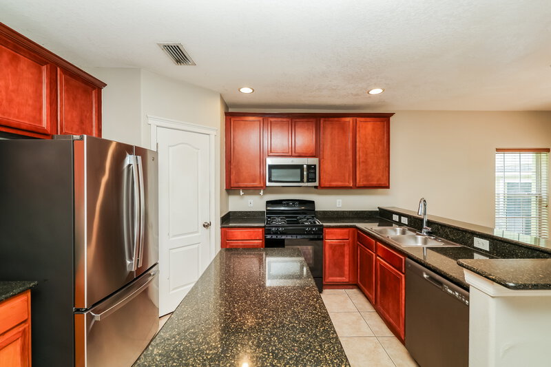2,580/Mo, 16217 Bridgewalk Dr Lithia, FL 33547 Kitchen View