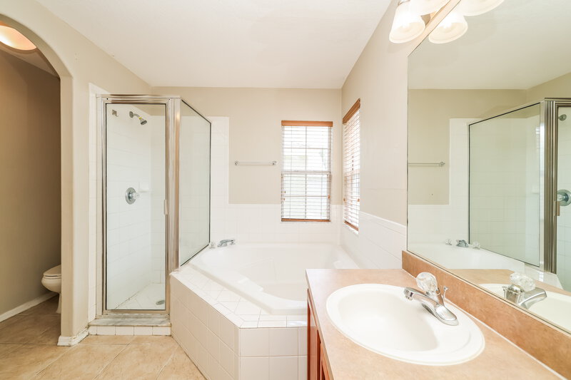 2,580/Mo, 16217 Bridgewalk Dr Lithia, FL 33547 Main Bathroom View