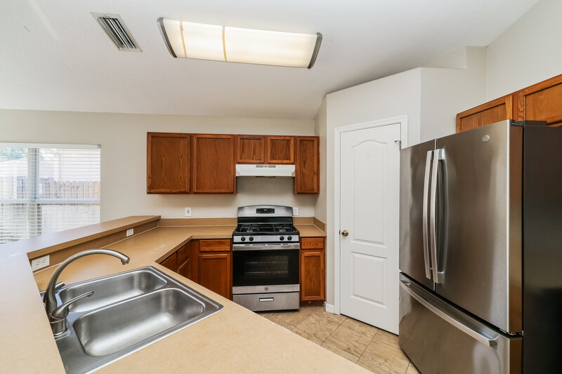 1,995/Mo, 7862 Bristol Park Dr Apollo Beach, FL 33572 Kitchen View