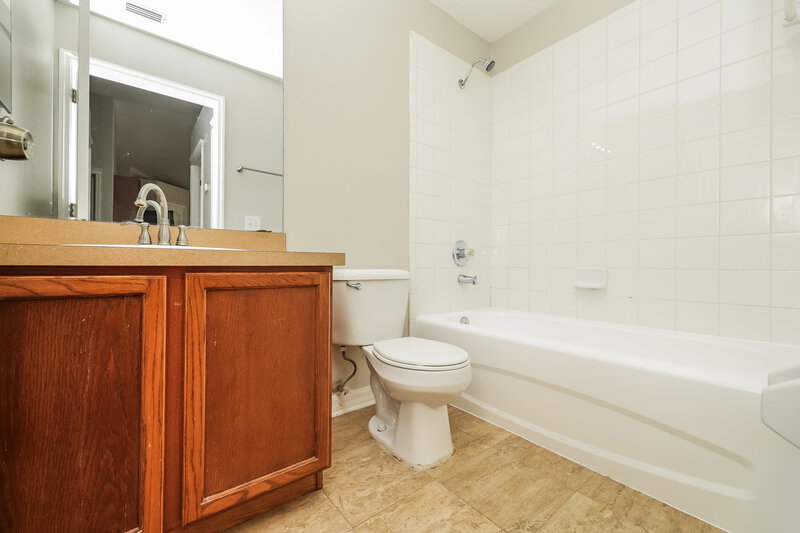 1,995/Mo, 7862 Bristol Park Dr Apollo Beach, FL 33572 Bathroom View