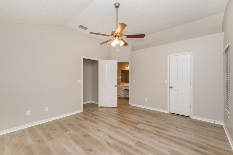 2,335/Mo, 5660 Paddock Trail Dr Tampa, FL 33624 Main Bedroom View