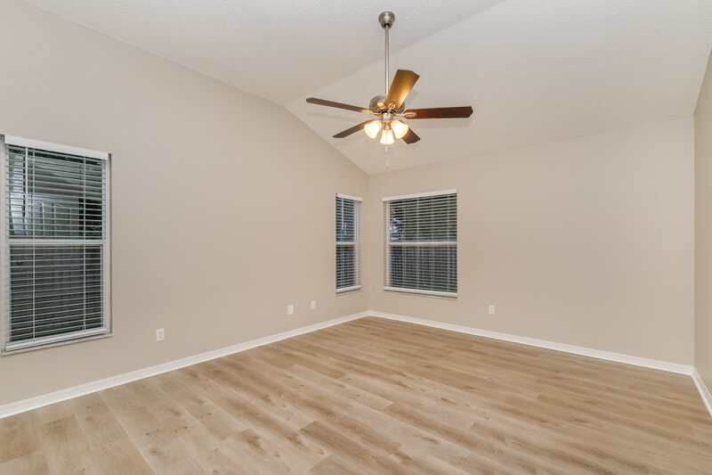 2,335/Mo, 5660 Paddock Trail Dr Tampa, FL 33624 Main Bedroom View 2