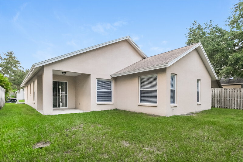 2,335/Mo, 5660 Paddock Trail Dr Tampa, FL 33624 Rear View