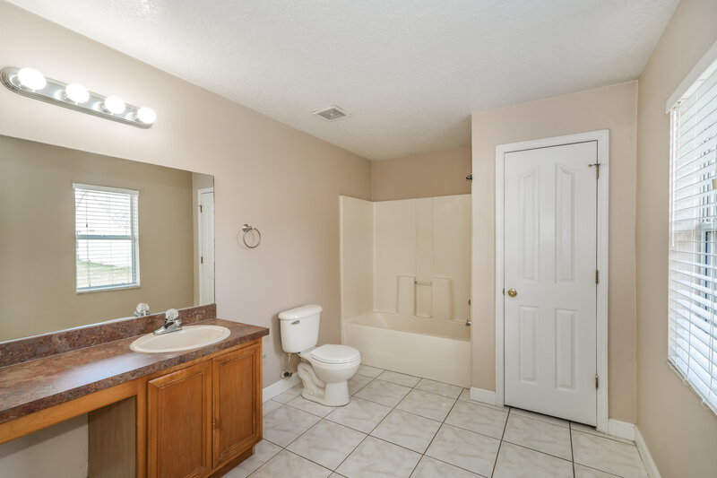 3,020/Mo, 32121 Northridge Dr Wesley Chapel, FL 33545 Main Bathroom View