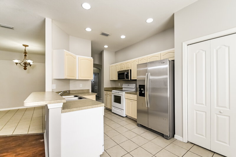 2,235/Mo, 13208 Cherry Bark Cir Riverview, FL 33579 Kitchen View