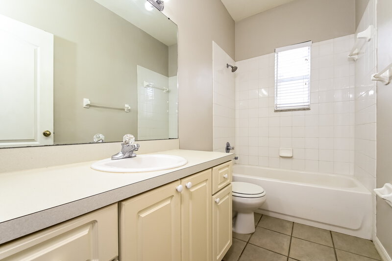 2,235/Mo, 13208 Cherry Bark Cir Riverview, FL 33579 Bathroom View
