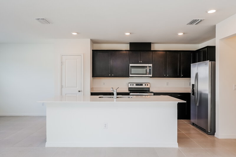 3,990/Mo, 2197 Tehama Court Lakeland, FL 33805 Kitchen View