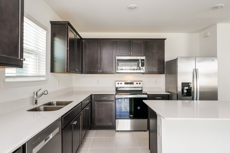 2,295/Mo, 2193 Tehama Court Lakeland, FL 33805 Kitchen View 2