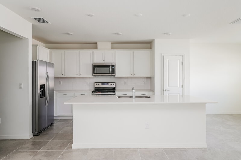 2,490/Mo, 2189 Tehama Court Lakeland, FL 33805 Kitchen View