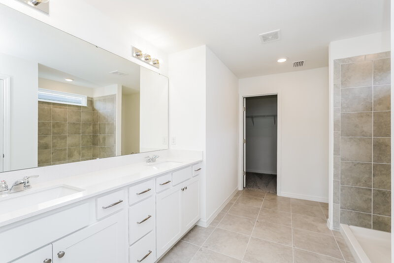 2,490/Mo, 2189 Tehama Court Lakeland, FL 33805 Main Bathroom View