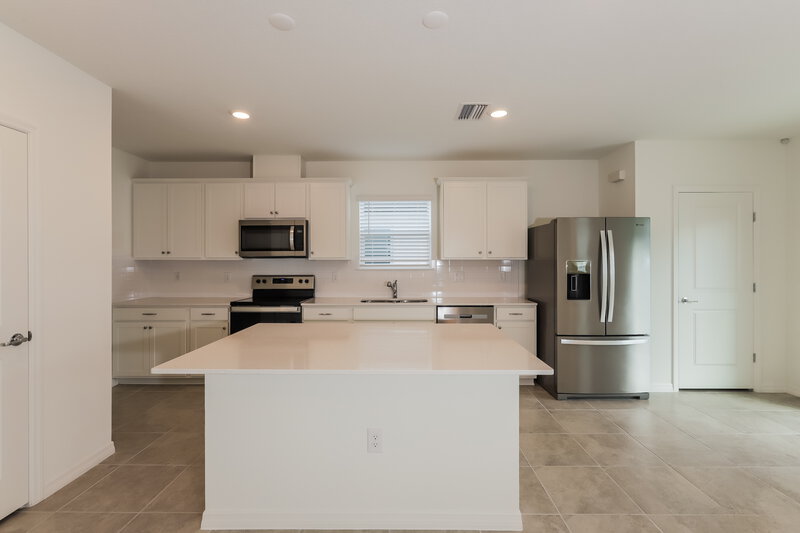 2,095/Mo, 2302 Shasta Street Lakeland, FL 33805 Kitchen View