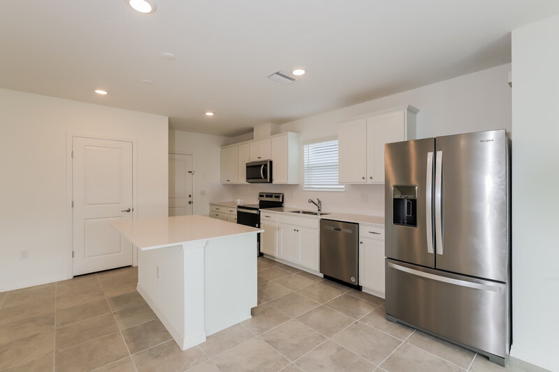 2,095/Mo, 2302 Shasta Street Lakeland, FL 33805 Kitchen View 2
