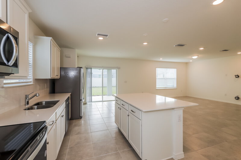 2,095/Mo, 2302 Shasta Street Lakeland, FL 33805 Kitchen View 3