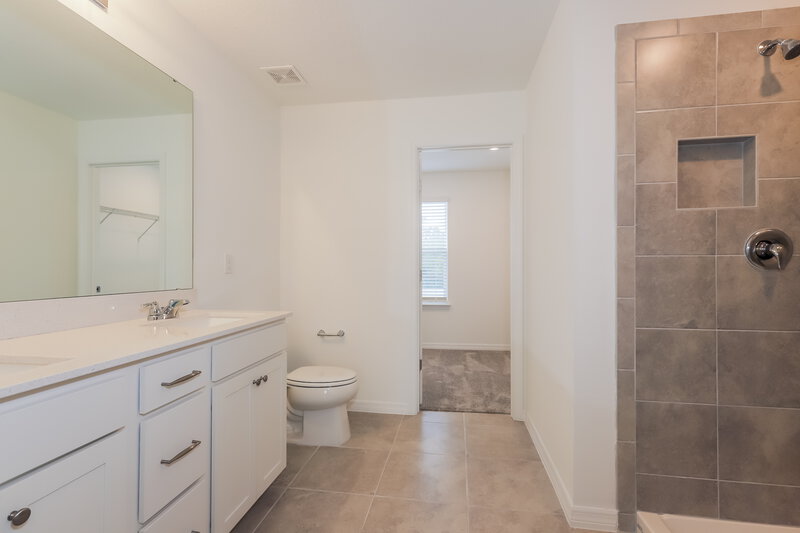 2,095/Mo, 2302 Shasta Street Lakeland, FL 33805 Main Bathroom View