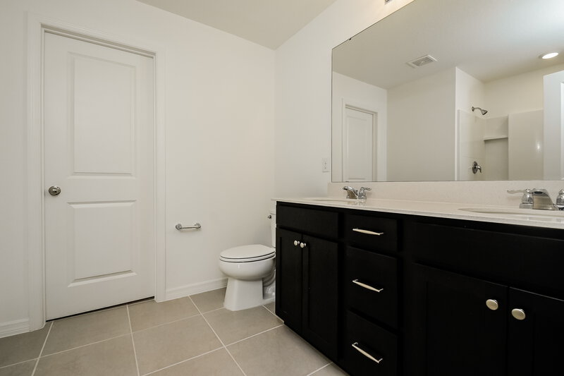 3,640/Mo, 2306 Shasta Street Lakeland, FL 33805 Main Bathroom View