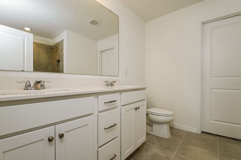 2,095/Mo, 2310 Shasta Street Lakeland, FL 33805 Main Bathroom View