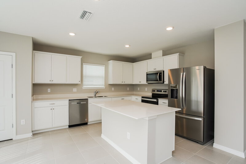 3,810/Mo, 2294 Shasta Street Lakeland, FL 33805 Kitchen View