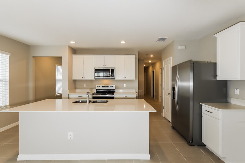 1,995/Mo, 2181 Tehama Court Lakeland, FL 33805 Kitchen View 3