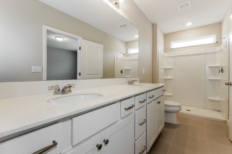 1,995/Mo, 2181 Tehama Court Lakeland, FL 33805 Main Bathroom View