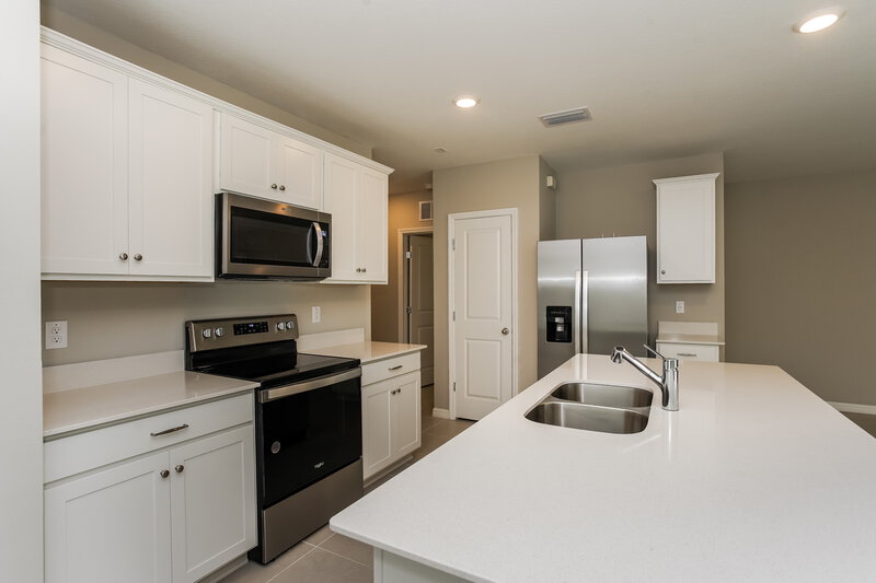 1,995/Mo, 2286 Shasta Street Lakeland, FL 33805 Kitchen View