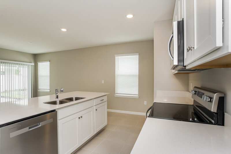 1,995/Mo, 2286 Shasta Street Lakeland, FL 33805 Kitchen View 2