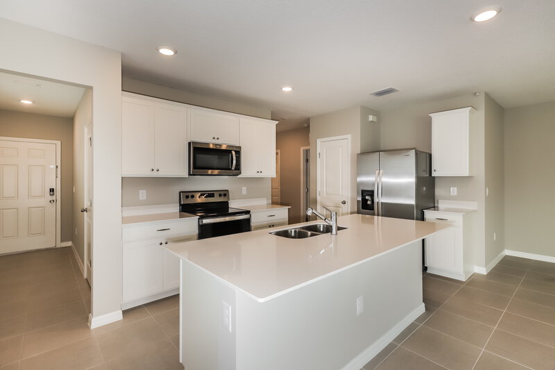 1,995/Mo, 2173 Tehama Court Lakeland, FL 33805 Kitchen View 2