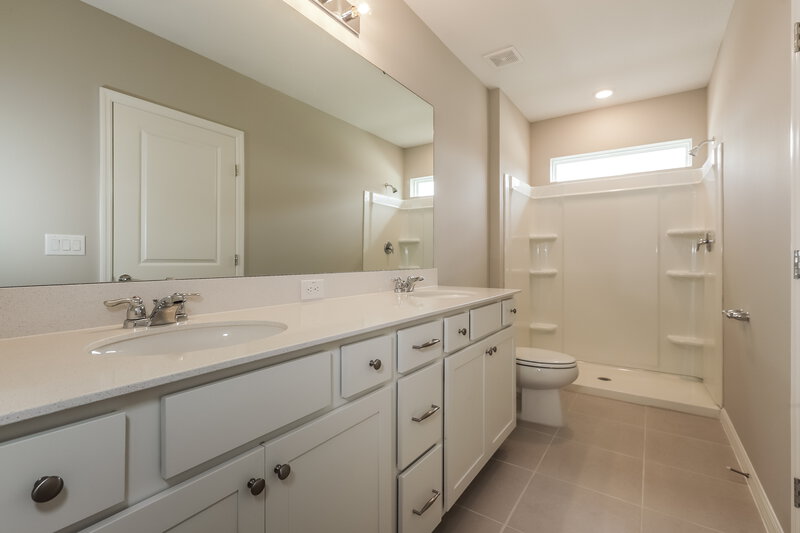 1,995/Mo, 2173 Tehama Court Lakeland, FL 33805 Main Bathroom View