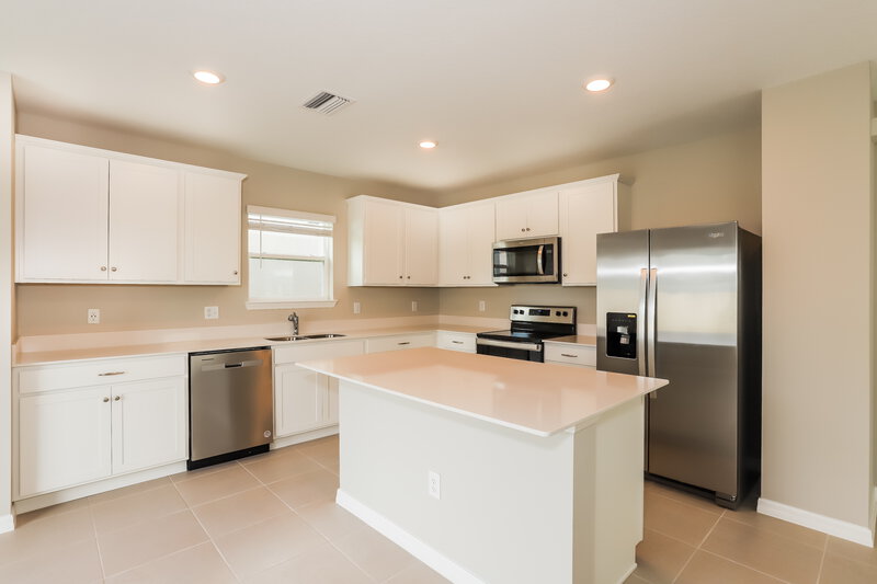 2,330/Mo, 2169 Tehama Court Lakeland, FL 33805 Kitchen View 3